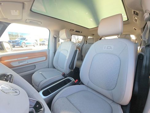 New 2025 Volkswagen ID. Buzz Pro S Plus image 12