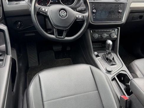 Used 2018 Volkswagen Tiguan SE w/ Panoramic Sunroof Package AWD/4WD image 7