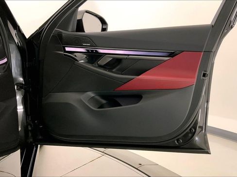 Used 2025 BMW 540i xDrive 540i xDrive w/ M Sport Package image 25