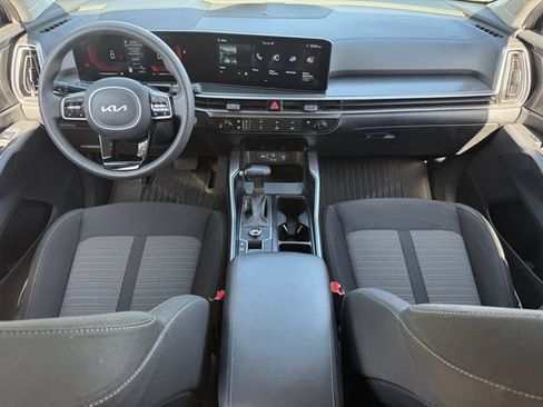 Used 2025 Kia Sorento LX FWD image 10