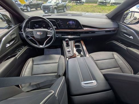 Used 2023 Cadillac Escalade Premium Luxury AWD/4WD image 33