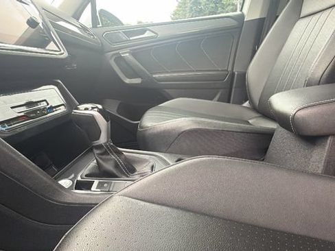 Used 2024 Volkswagen Tiguan SE w/ Panoramic Sunroof Package AWD/4WD image 29