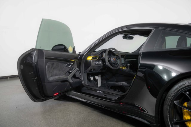 Used 2018 Porsche 911 GT3 RWD image 14