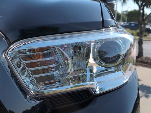 Certified 2023 Toyota Tacoma SR5 w/ Technology Package image 6