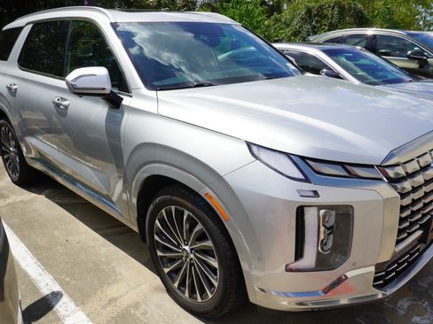 Used 2023 Hyundai Palisade Calligraphy w/ Cargo Package FWD image 4