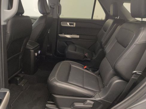 Used 2023 Ford Explorer Limited w/ Equipment Group 301A RWD image 18