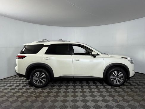 Used 2024 Nissan Pathfinder SL image 5