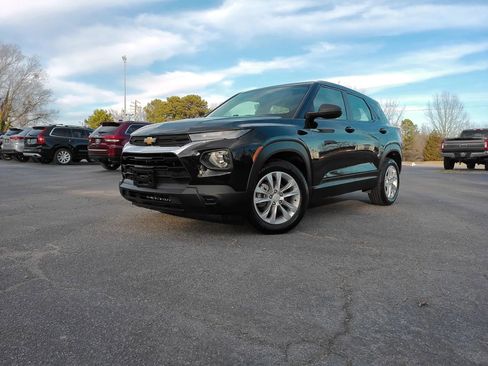 Used 2021 Chevrolet TrailBlazer LS FWD image 3