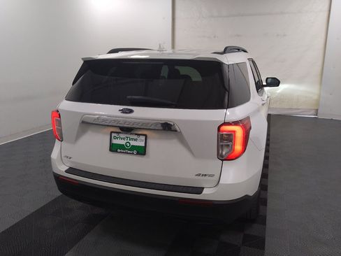 Used 2023 Ford Explorer XLT AWD/4WD image 7