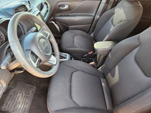 Certified 2023 Jeep Renegade Latitude image 13