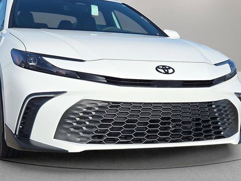 Used 2026 Toyota Camry SE w/ Multimedia Upgrade Package image 9