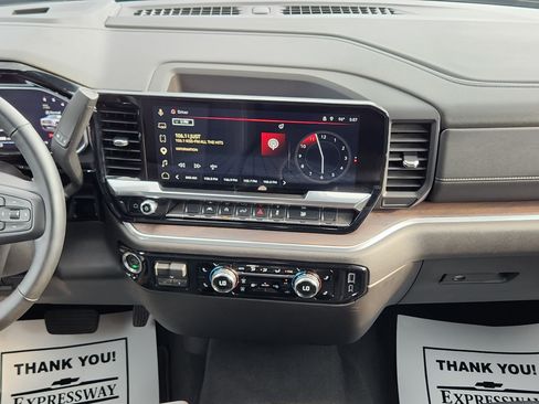 Used 2026 GMC Sierra 1500 SLT AWD/4WD image 19
