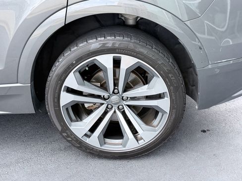 Used 2019 Audi Q8 Premium Plus w/ Premium Plus AWD/4WD image 34