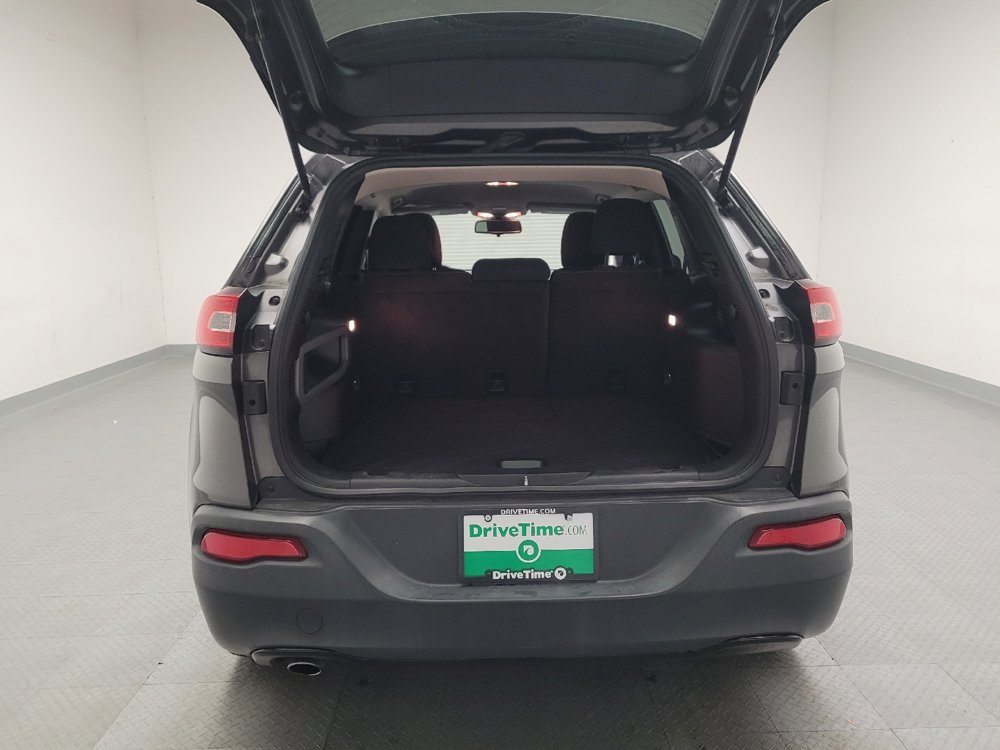 Used 2018 Jeep Cherokee Latitude w/ Altitude Package FWD image 29