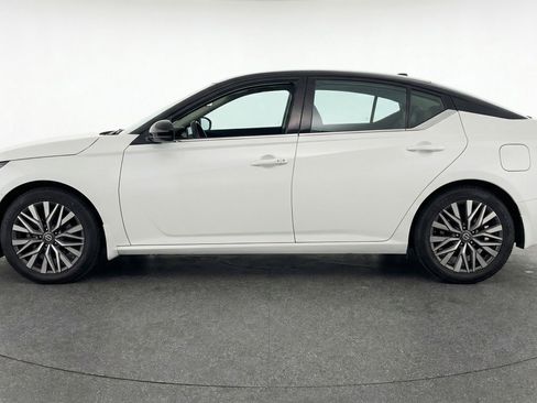 Used 2025 Nissan Altima 2.5 SV FWD image 5