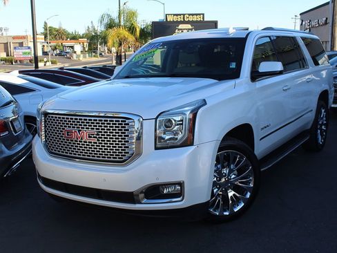Used 2017 GMC Yukon XL Denali w/ Open Road Package AWD/4WD image 2