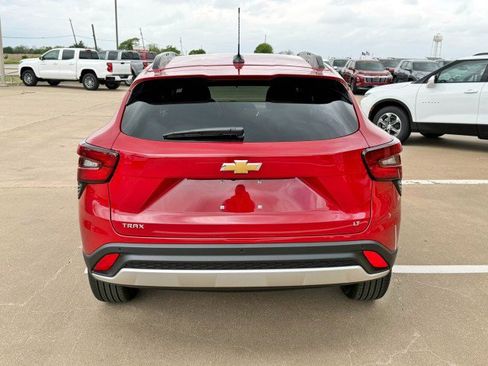New 2026 Chevrolet Trax LT w/ Driver Confidence Package FWD image 4
