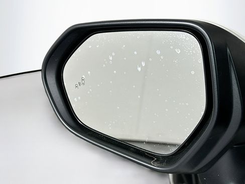 Used 2025 Toyota Camry SE w/ Convenience Package image 16