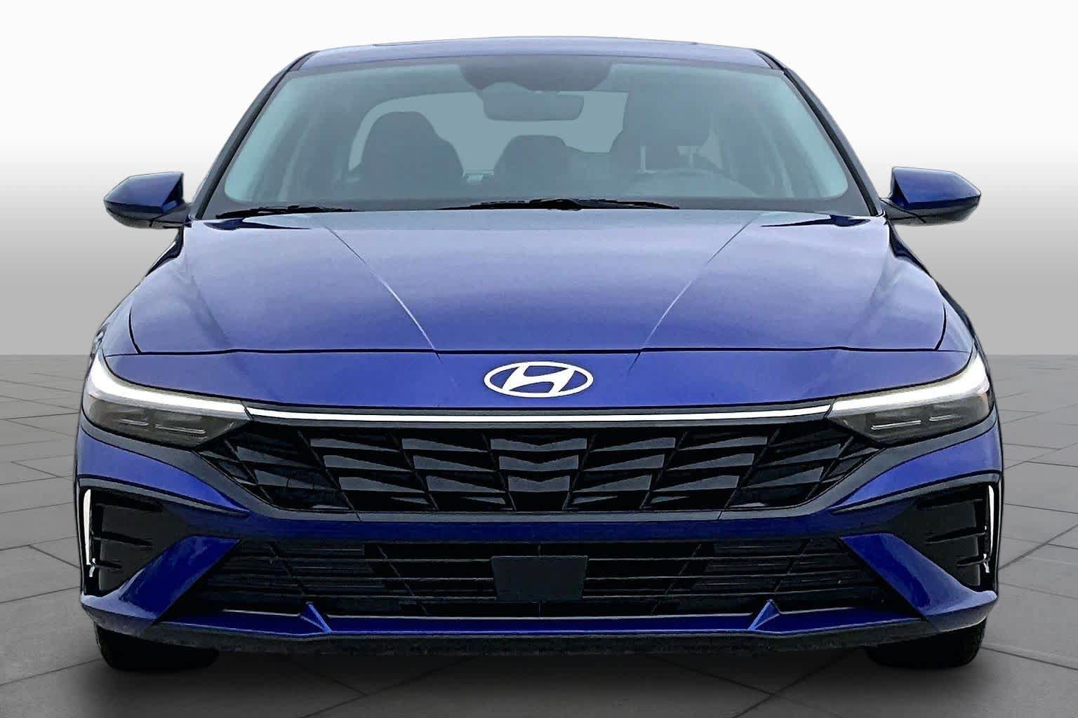 Used 2025 Hyundai Elantra SEL FWD image 4