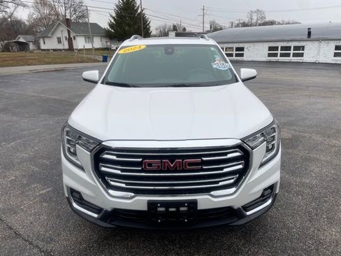 Used 2024 GMC Terrain SLT w/ Infotainment Package II image 2