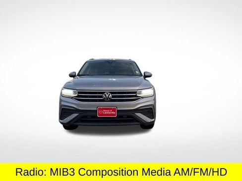 Used 2024 Volkswagen Tiguan SE FWD image 2