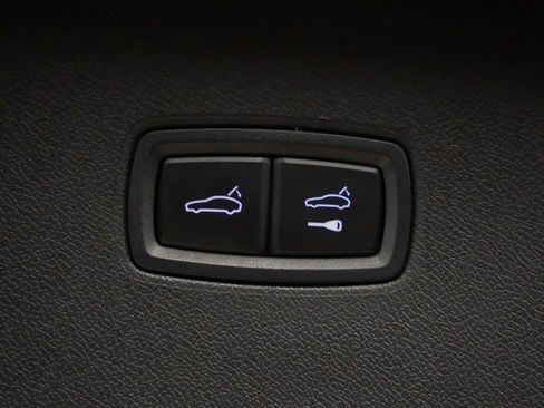 Used 2025 Porsche Cayenne w/ Premium Package image 14