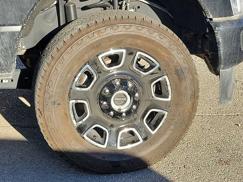 Used 2025 Ford F250 Platinum w/ FX4 Off-Road Package image 5