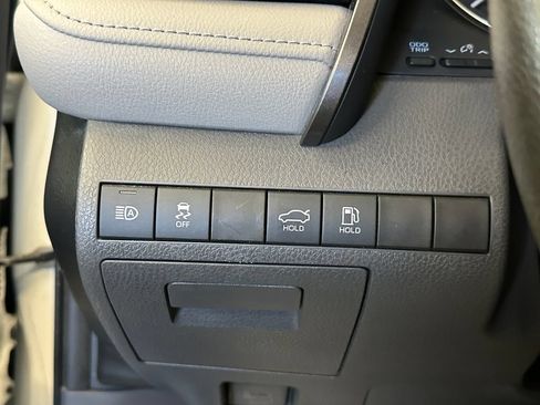Used 2020 Toyota Camry LE AWD/4WD image 18