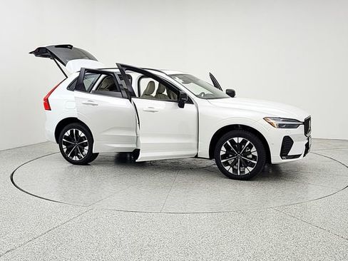 New 2026 Volvo XC90 T8 Plus w/ Protection Package AWD/4WD image 10