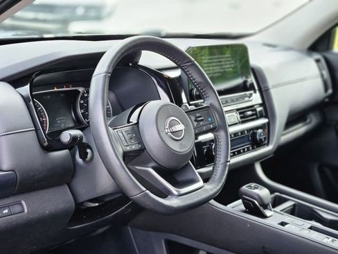 Certified 2024 Nissan Pathfinder SL FWD image 12