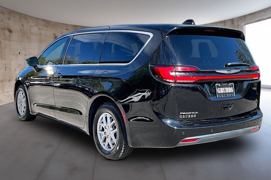 Used 2025 Chrysler Pacifica Select FWD image 14
