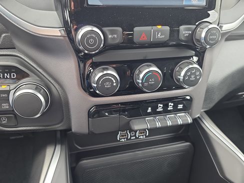 New 2026 RAM 1500 Express AWD/4WD image 21