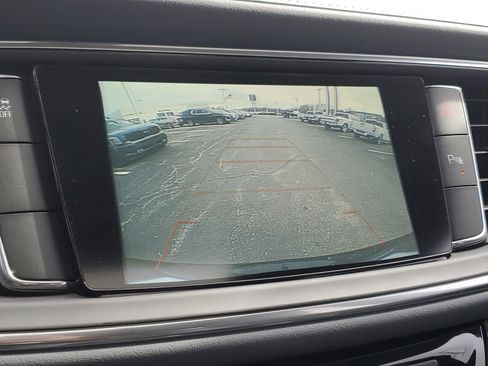 Used 2019 Buick Enclave Essence w/ LPO, Sport Appearance Package image 21