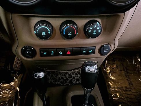 Used 2015 Jeep Wrangler Unlimited Sahara w/ Connectivity Group image 31