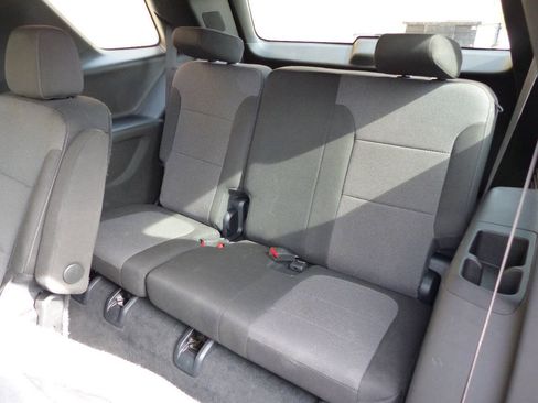 Used 2023 Chevrolet Traverse LT FWD image 39