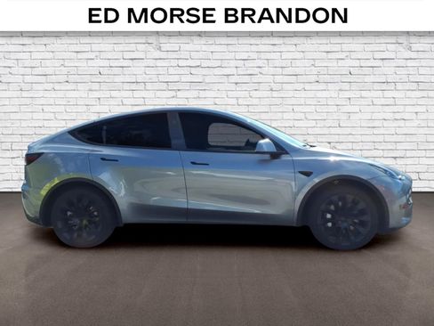 Used 2024 Tesla Model Y Long Range AWD/4WD image 5