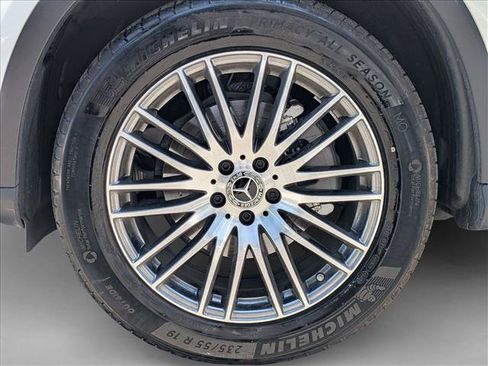 Used 2025 Mercedes-Benz GLC 300 image 23
