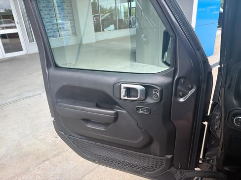 Used 2022 Jeep Gladiator Sport AWD/4WD image 22