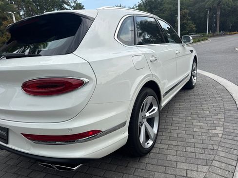 Used 2025 Bentley Bentayga AWD/4WD image 55