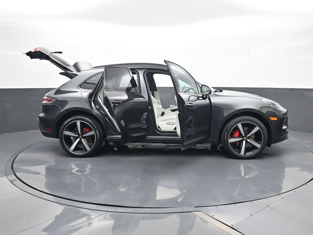 Certified 2023 Porsche Macan S AWD/4WD image 33