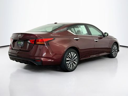 Used 2025 Nissan Altima 2.5 SV FWD image 9