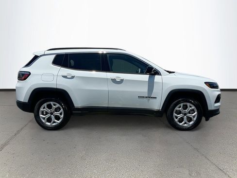 Used 2026 Jeep Compass Latitude AWD/4WD image 8