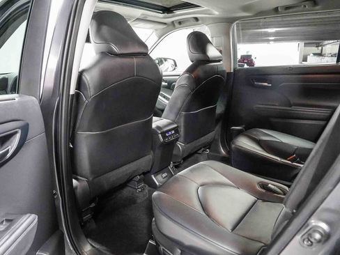 Certified 2023 Toyota Highlander XLE FWD image 19