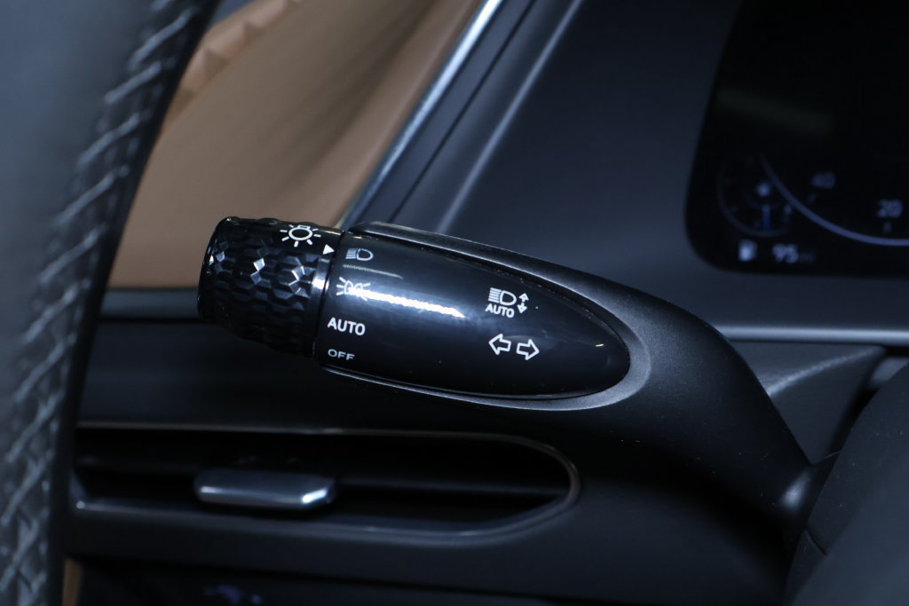 Used 2020 Hyundai Sonata Limited FWD image 25
