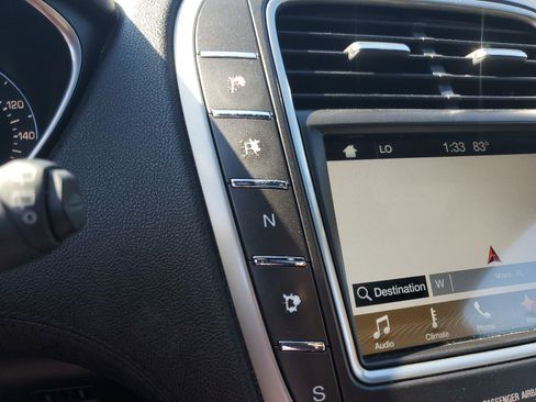 Used 2017 Lincoln MKX Reserve image 25