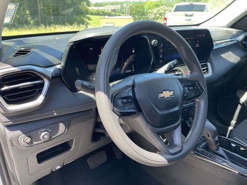 Used 2025 Chevrolet TrailBlazer LT AWD/4WD image 7