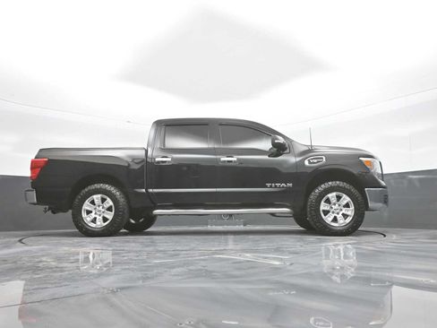 Used 2017 Nissan Titan SV AWD/4WD image 41