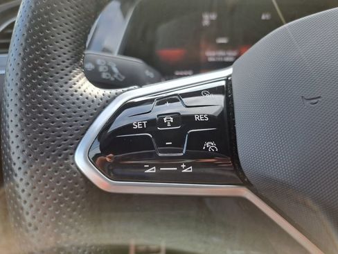 Used 2023 Volkswagen Tiguan SE R-Line image 14