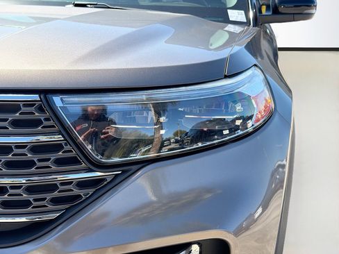 Used 2021 Ford Explorer King Ranch w/ Premium Technology Package image 9