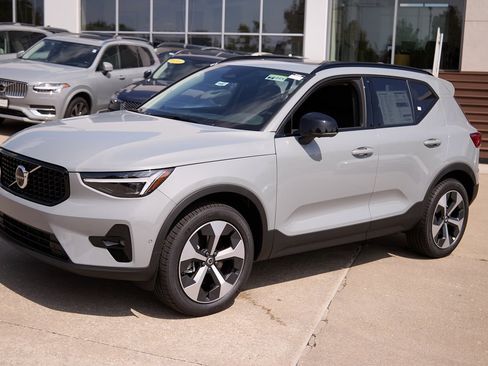 New 2026 Volvo XC40 B5 Plus w/ Protection Package Premier image 6